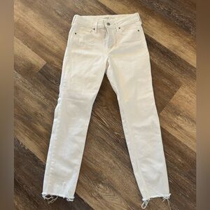 Old Navy White Stretchy Power Straight High Rise Jeans Women’s Size 6 Never Worn